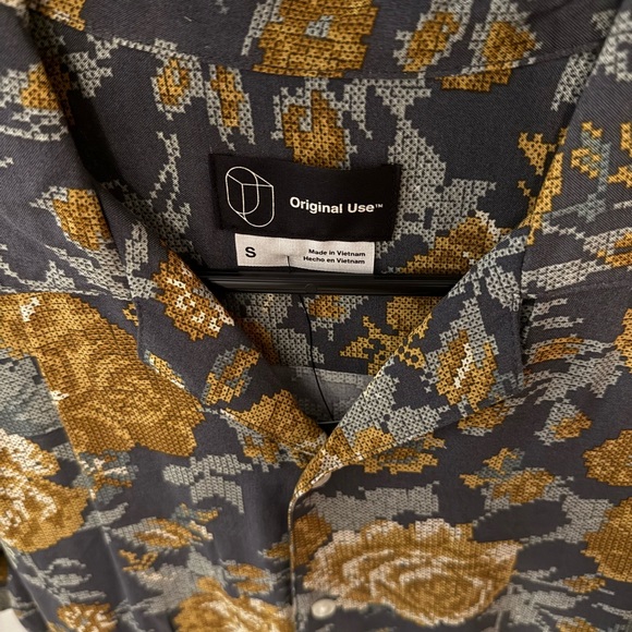 Original Use Men's Floral Button Down Shirt - Gray and Gold - Picture 3 of 3